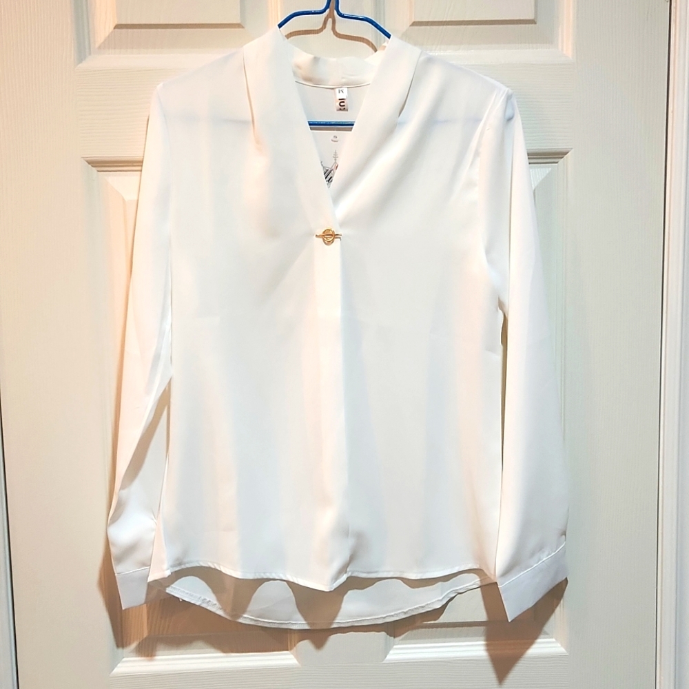 2/$15 - Ladies white shirt x 1 piece